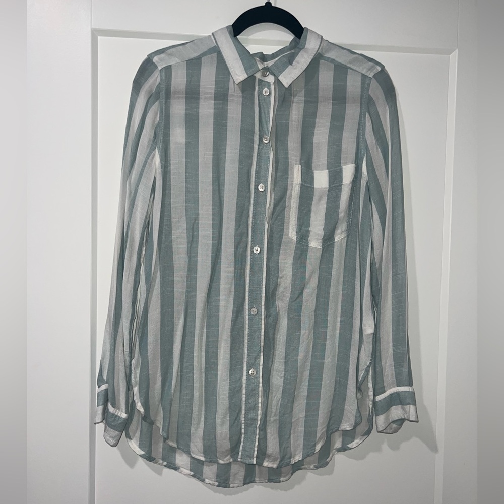 AE Women’s Button Down Long Sleeve Top